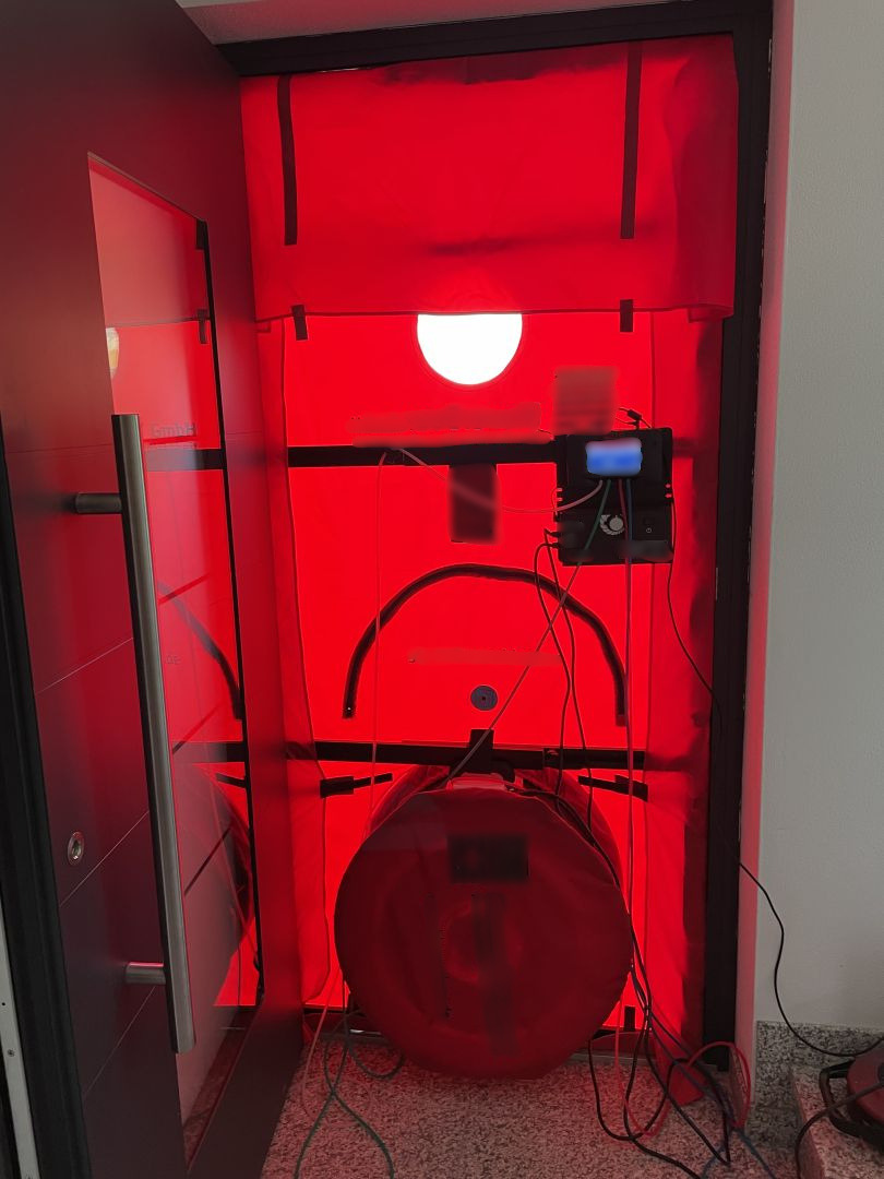 Blower-Door-Test zur Überprüfung der Luftdichtheit eines Gebäudes
